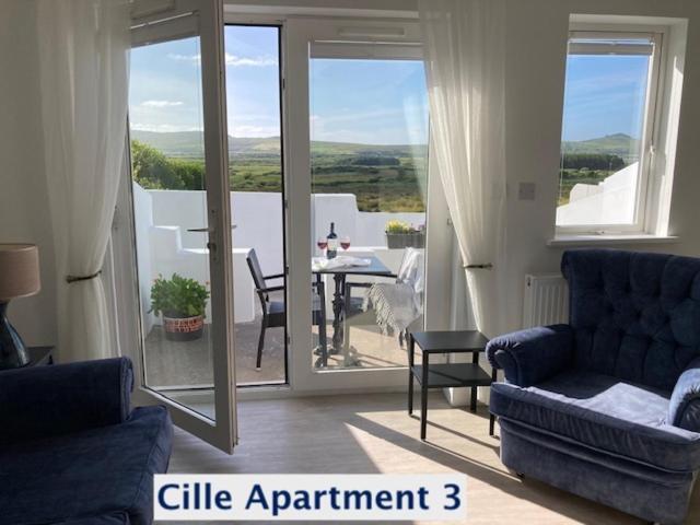 Cille Apartments, Village * Baile an Fheirtéaraigh
